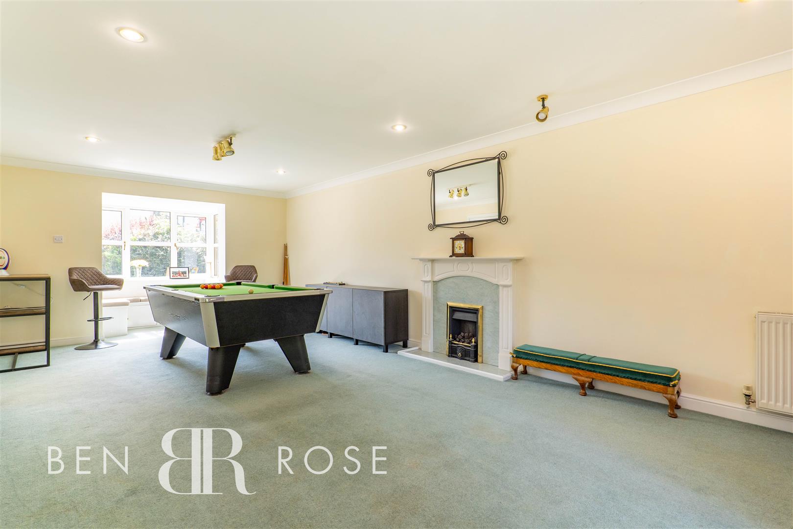 5 bed property in Valley Road, Preston
